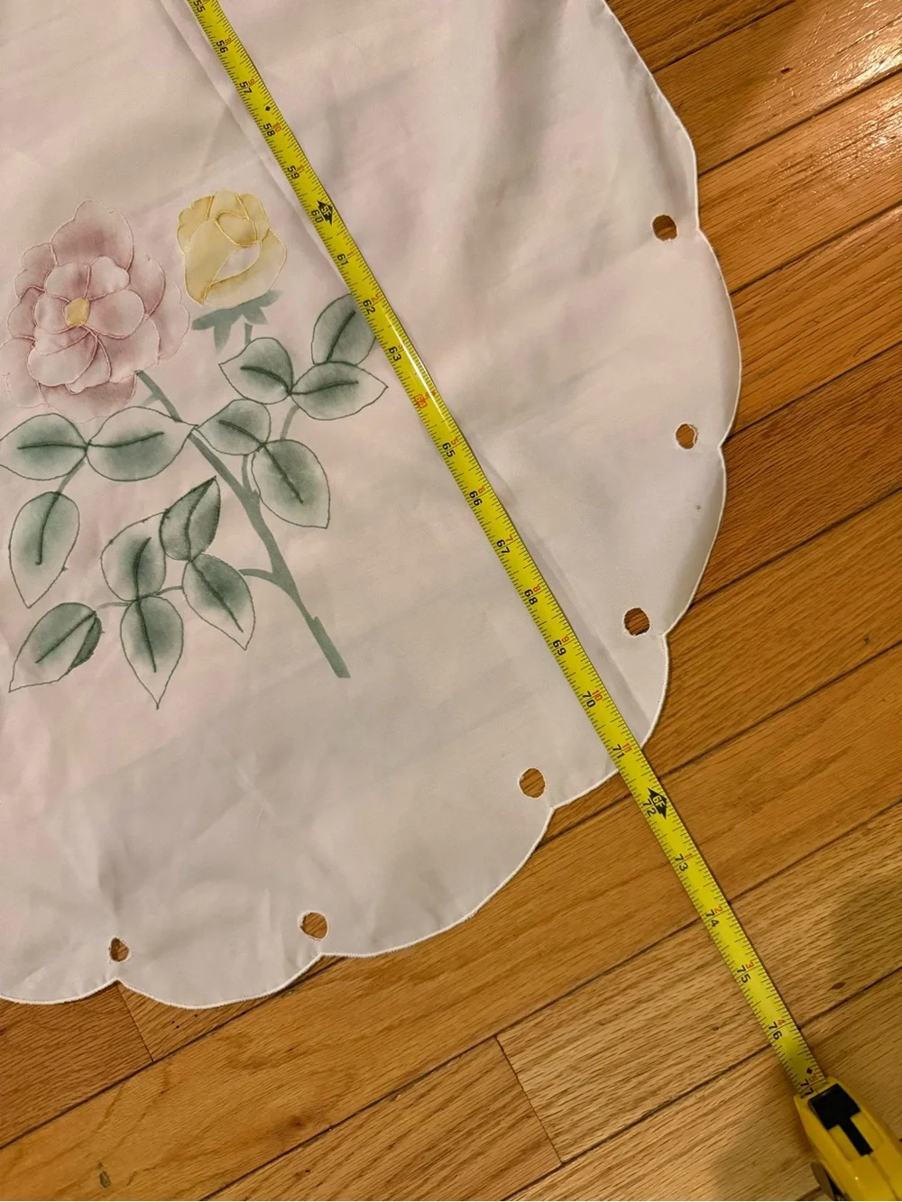VTG Floral Embroidered White Shower Battenburg Lace Curtain Sweet 3D flowers!